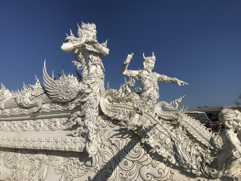 Chiang Rai: White Temple and Black House Museum Private Tour